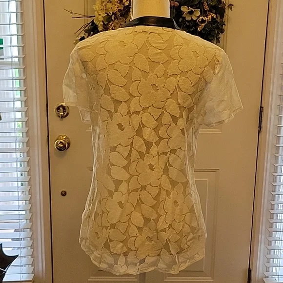 Cato cream floral lace short sleeve blouse black faux leather trim sz Large EUC… - Picture 5 of 8